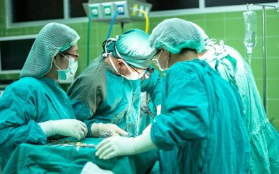 centro cardiovascular málaga dr aranda Implantan una válvula cardiaca a través de una arteria en Cádiz